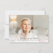 Elegant Script Eenvoudige Cross Custom begrafenisf Bedankkaart (Achterkant)