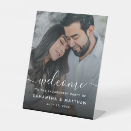Elegant Script Engagement Party Welcome Sign Reclamebord Met Voetstuk