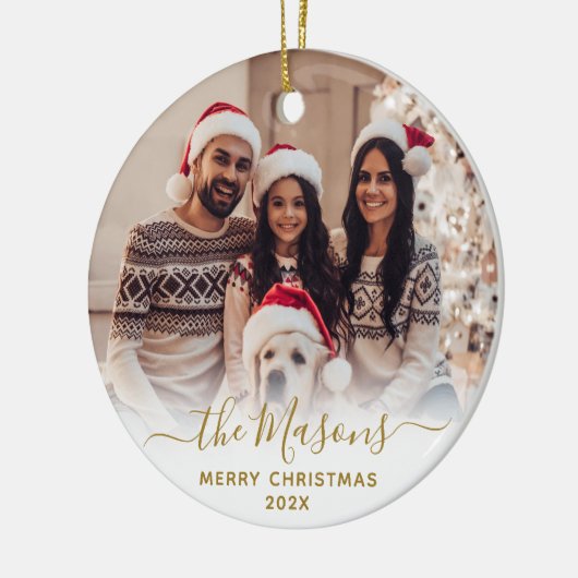 Elegant script familienaam Foto Vrolijk Kerstfeest Keramisch Ornament (Links)