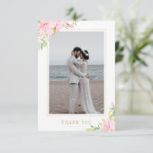 Elegant Script Floral Waterverf Wedding Foto Bedankkaart (Staand voorkant)