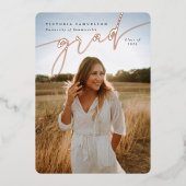 Elegant Script Folie Afstuderen Fotoaankondiging Folie Uitnodiging (Voorkant)