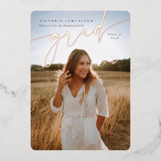 Elegant Script Folie Afstuderen Fotoaankondiging Folie Uitnodiging (Voorkant)