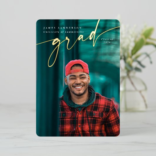 Elegant Script Folie Afstuderen Fotoaankondiging Uitnodiging (Staand Voorkant)