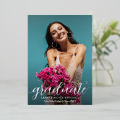 Elegant Script Foto Afstuderen Zilver Folie Uitnodiging (Staand Voorkant)