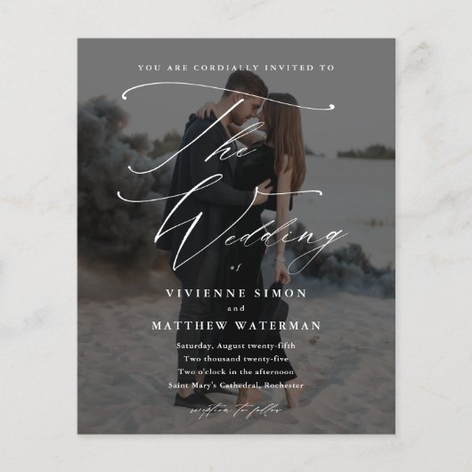 Elegant Script Foto Budget Bruiloft Uitnodiging (Voorkant)