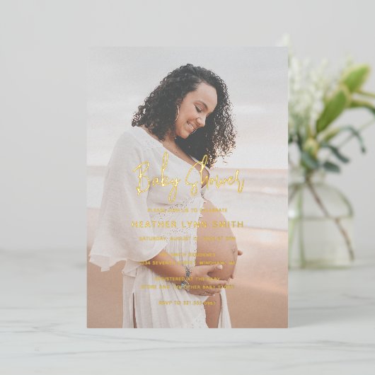 Elegant Script Foto Modern Baby shower Folie Uitnodiging (Staand Voorkant)