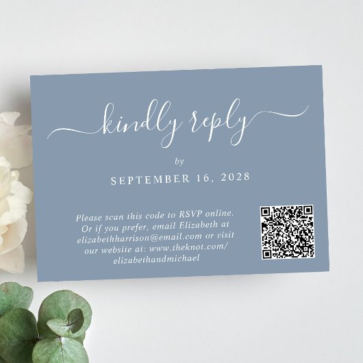Elegant Script Foto QR Code Dusty Blue Wedding RSVP Kaartje