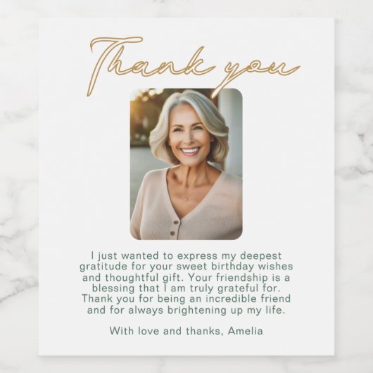 Elegant Script Foto Verjaardag Bedankt Wijn Etiket (Enkel label)