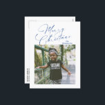 Elegant Script Foto Vrolijk Kerstfeest Feestdagenkaart<br><div class="desc">Modern kerstfoto briefkaart met een eenvoudig en minimaal ontwerp met "Merry Christmas" in een elegant marineblauw script,  samen met uw familienaam boven uw favoriete vierkante afbeelding. De achterkant heeft een vierkante foto samen met uw persoonlijke bericht.</div>
