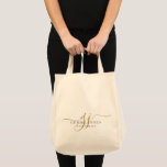 Elegant Script Gepersonaliseerde Monogram Bruidsme Tote Bag<br><div class="desc">Deze stijlvolle,  moderne minimalistische canvas tas is voorzien van een stijlvol monogram om te personaliseren voor de naam van de bruidsmeisjes. Goud en zwart monogram.</div>