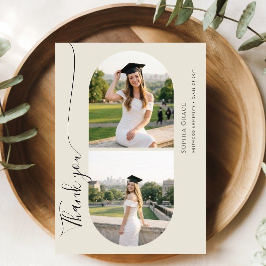 Elegant Script Grad Boog Foto Afstudeerfeest Bedankkaart