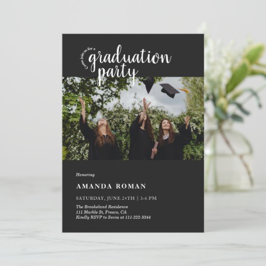 Elegant Script Graduation Party met foto Kaart (Staand voorkant)