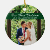 Elegant Script Green Ons eerste kerstfeest Keramisch Ornament (Voorkant)