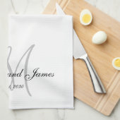 Elegant Script Grey Monogram Pas getrouwd Wedding Theedoek (Quarter Fold)
