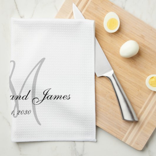 Elegant Script Grey Monogram Pas getrouwd Wedding Theedoek (Quarter Fold)
