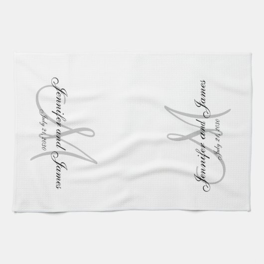 Elegant Script Grey Monogram Pas getrouwd Wedding Theedoek (Horizontaal)