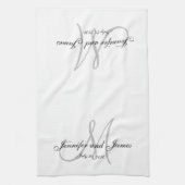 Elegant Script Grey Monogram Pas getrouwd Wedding Theedoek (Verticaal)