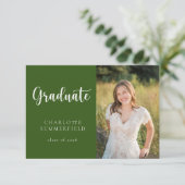 Elegant Script Groen Wit Foto Afstuderen Kaart (Staand voorkant)