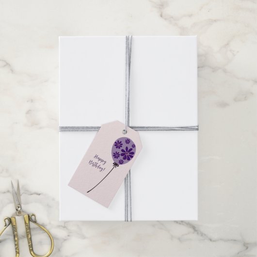 Elegant script Happy Birthday! violette ballon Cadeaulabel (Met Touw)