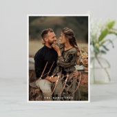 Elegant Script Happy New Year Minimale Couple Phot Folie Feestdagenkaart (Staand Voorkant)