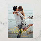 Elegant Script Happy Valentine's Day Photo Stripe Folie Feestdagenkaart (Voorkant)