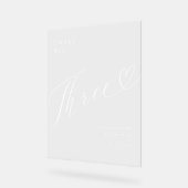 Elegant Script Hart Bruiloft Tafel Nummer Drie Acryl Bord (Hoek)