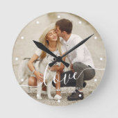 Elegant Script "Love" Custom Photo Ronde Klok (Voorkant)