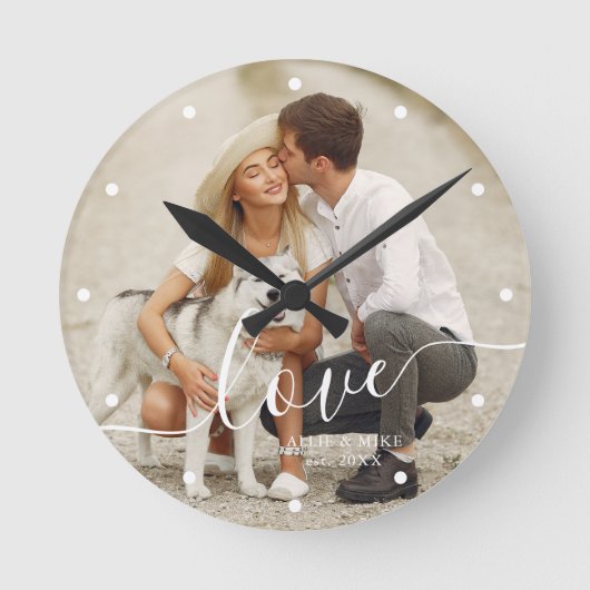 Elegant Script "Love" Custom Photo Ronde Klok (Voorkant)