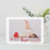 Elegant Script Love Hearts Valentijnsdag Foto Feestdagenkaart (Staand voorkant)