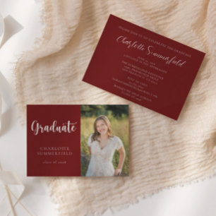 Elegant Script Maroon Wit Foto Afstuderen Kaart