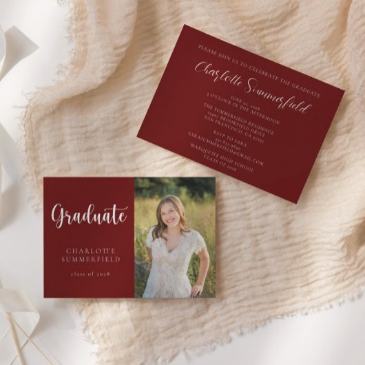 Elegant Script Maroon Wit Foto Afstuderen Kaart