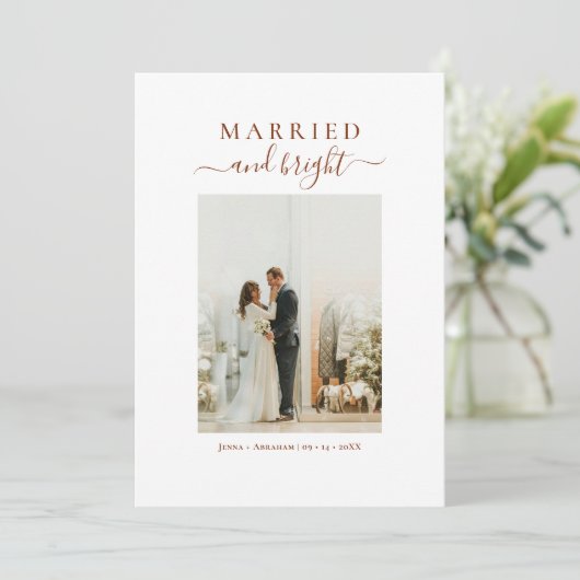Elegant Script Married and Bright Photo and Heart Feestdagenkaart (Staand voorkant)