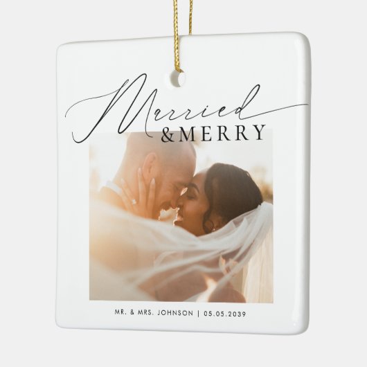 Elegant Script Married & Merry Newlywed Christmas Keramisch Ornament (Links)