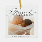 Elegant Script Married & Merry Newlywed Christmas Keramisch Ornament (Voorkant)