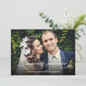 Elegant Script Merrily Married Holiday Foto Feestdagenkaart (Staand voorkant)