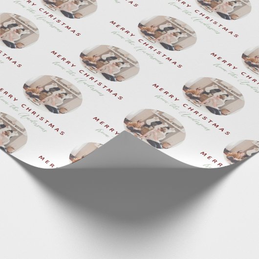 Elegant Script Merry kerstfamilie naam foto Cadeaupapier (Hoek)