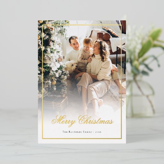Elegant Script Merry kerstfoto Gold Folie Feestdagenkaart (Staand Voorkant)
