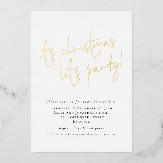 Elegant Script met kerstcadeautjes Folie Uitnodiging (Voorkant)