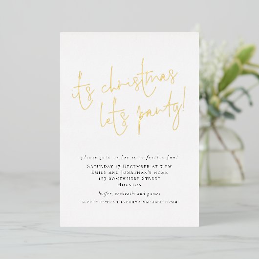 Elegant Script met kerstcadeautjes Folie Uitnodiging (Staand Voorkant)