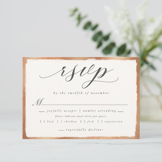 Elegant script met koperen maaltijd keuze bruiloft RSVP kaartje (Staand voorkant)