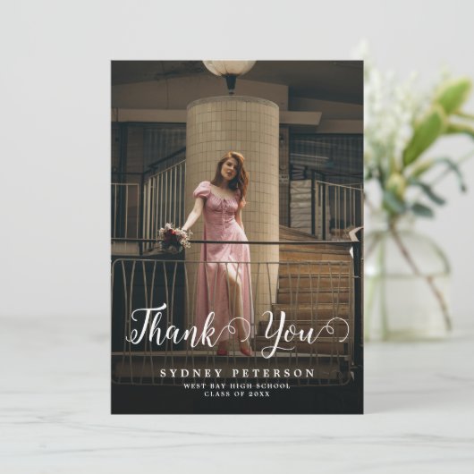 Elegant Script Modern 2 foto Eenvoudig Afstuderen Bedankkaart (Staand voorkant)