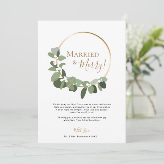 Elegant script Moderne krans Getrouwd en vrolijk Feestdagenkaart (Staand voorkant)