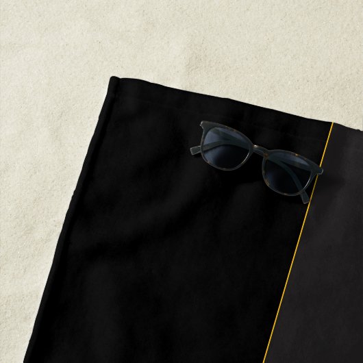 Elegant Script Monogram Black & Gold Strandlaken (In situ)