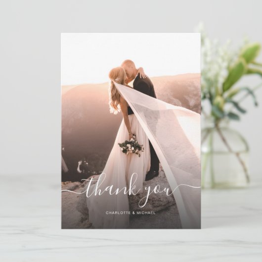 Elegant Script Monogram Fotobruiloft Bedankkaart (Staand voorkant)