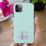 Elegant Script Monogram Mint en Lila Case-Mate iPhone Case<br><div class="desc">Elegant en vrouwelijk iPhone hoesje in mintgroen, lila en grijs, gepersonaliseerd met je monogram. Dit eenvoudige, minimalistische ontwerp heeft een en modern kleurenpalet met gedurfd initiaal en handgeschreven scripttypografie voor jouw naam. Ontworpen voor de iPhone 11 Pro Max, maar past in veel andere modellen. Als u een ander model kiest,...</div>