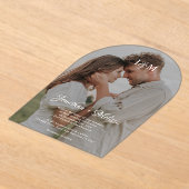 Elegant Script & Monogram Overlay Fotobruiloft Acryl Uitnodigingen (Laagn)