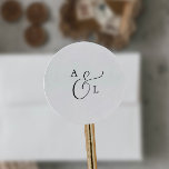 Elegant Script Monogram Wedding Envelope Seals Ronde Sticker<br><div class="desc">Deze elegante zegels van het monogram bruiloft van het manuscript zijn perfect voor een eenvoudige bruiloft. Het minimalistische zwarte en witte design is uitgerust met fancy romantische typografie met moderne glazen stijl. in elke kleur. Houd het ontwerp minimaal en vaag, zoals het is, of pas het aan door uw eigen...</div>