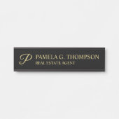 Elegant Script Monogram Zwart en Goud Deurbordje (Voorkant)