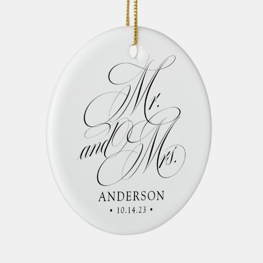 Elegant script Mr en Mrs Pas getrouwd Christmas Keramisch Ornament (Rechts)