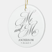 Elegant script Mr en Mrs Pas getrouwd Christmas Keramisch Ornament (Links)